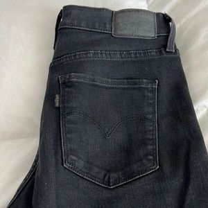 Woman’s Levi 311